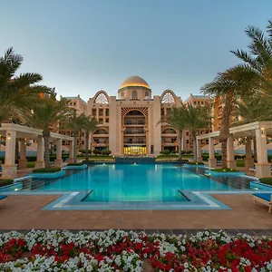 Globalstay At Palm Jumeirah Beachfront Paradise With Pool And Gym Dubaj