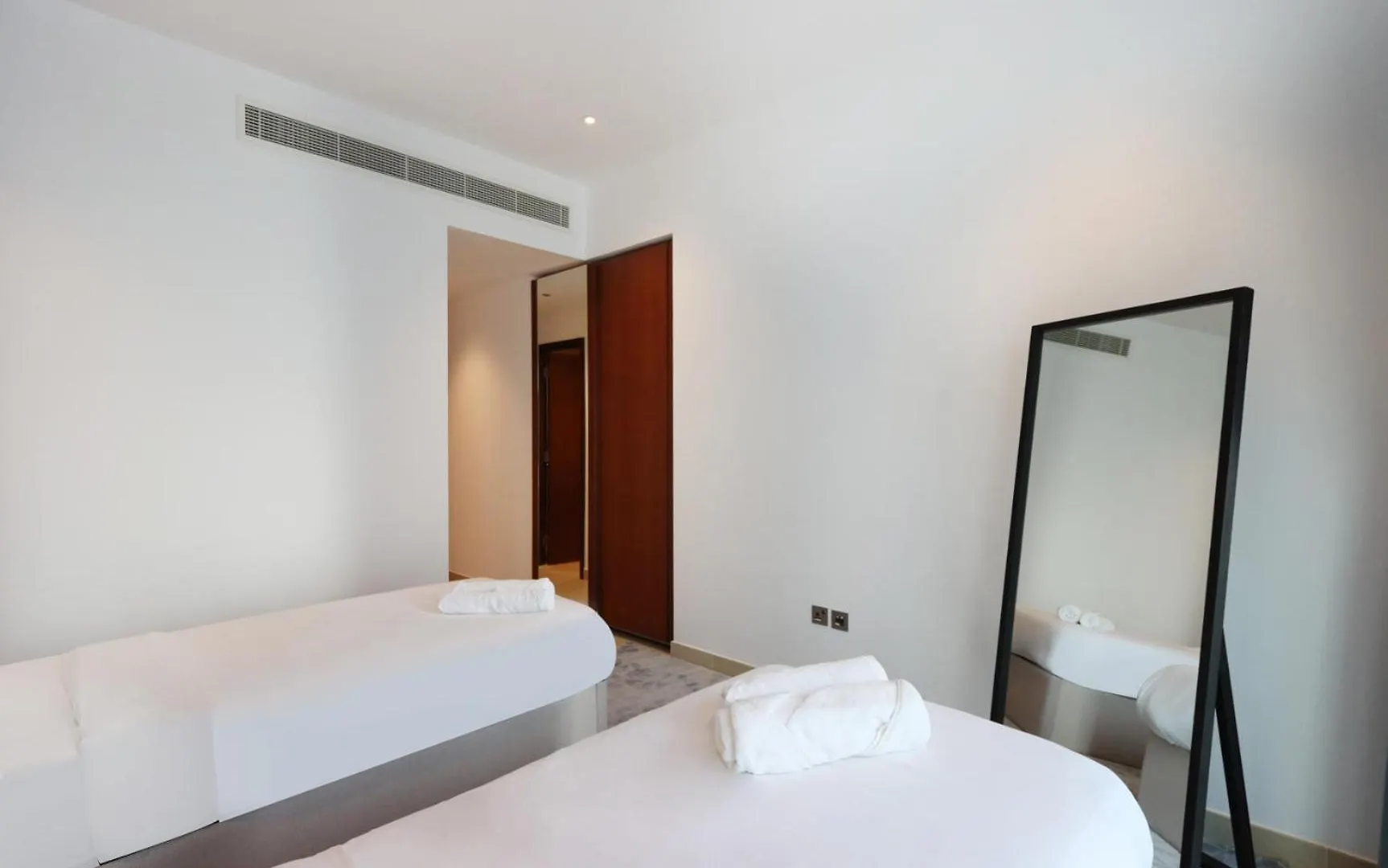 Luxury 2Br Waterfront Oasis In Marinagate - Livbnb Dubai 0*,