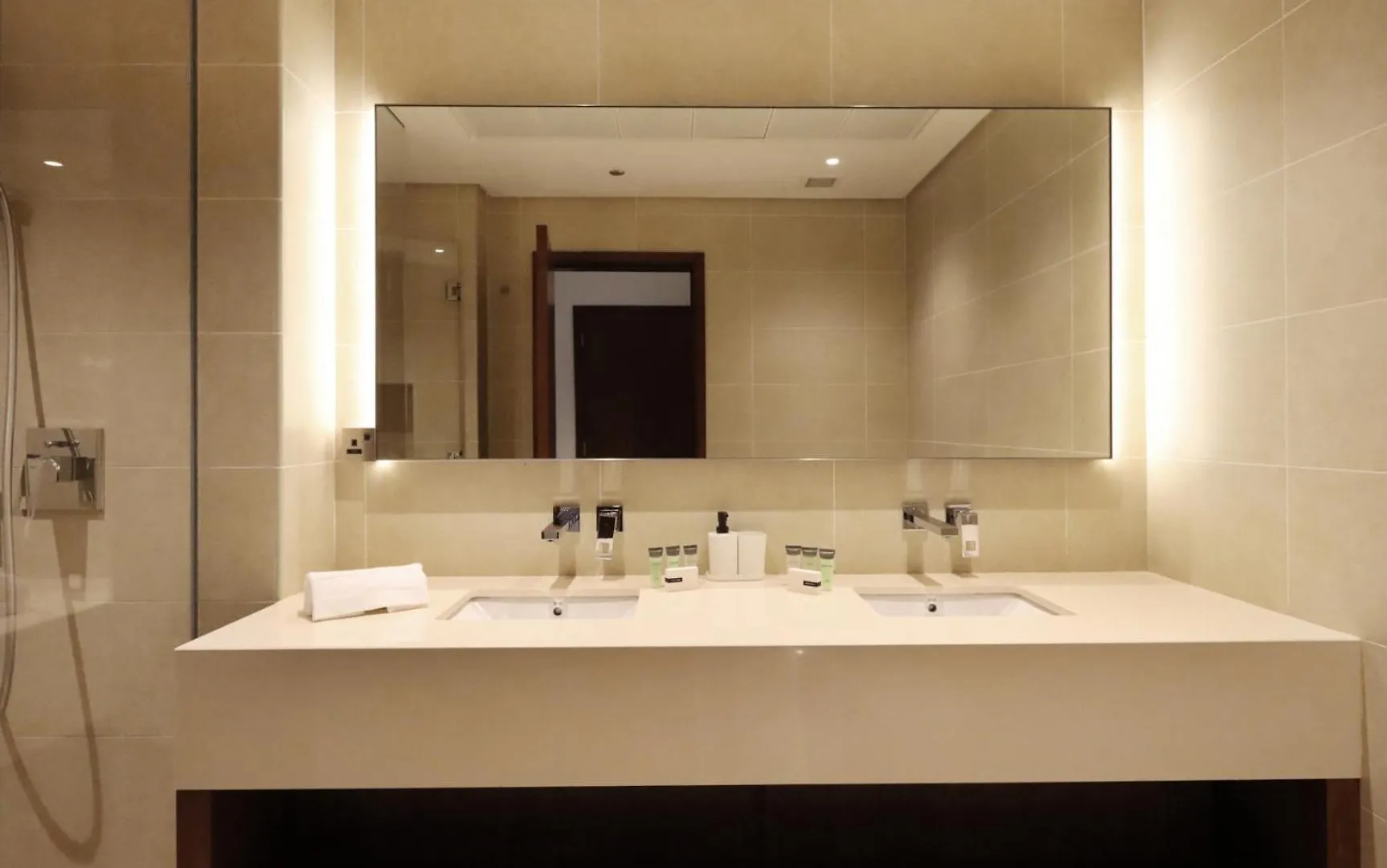 Luxury 2Br Waterfront Oasis In Marinagate - Livbnb Dubai Apartment