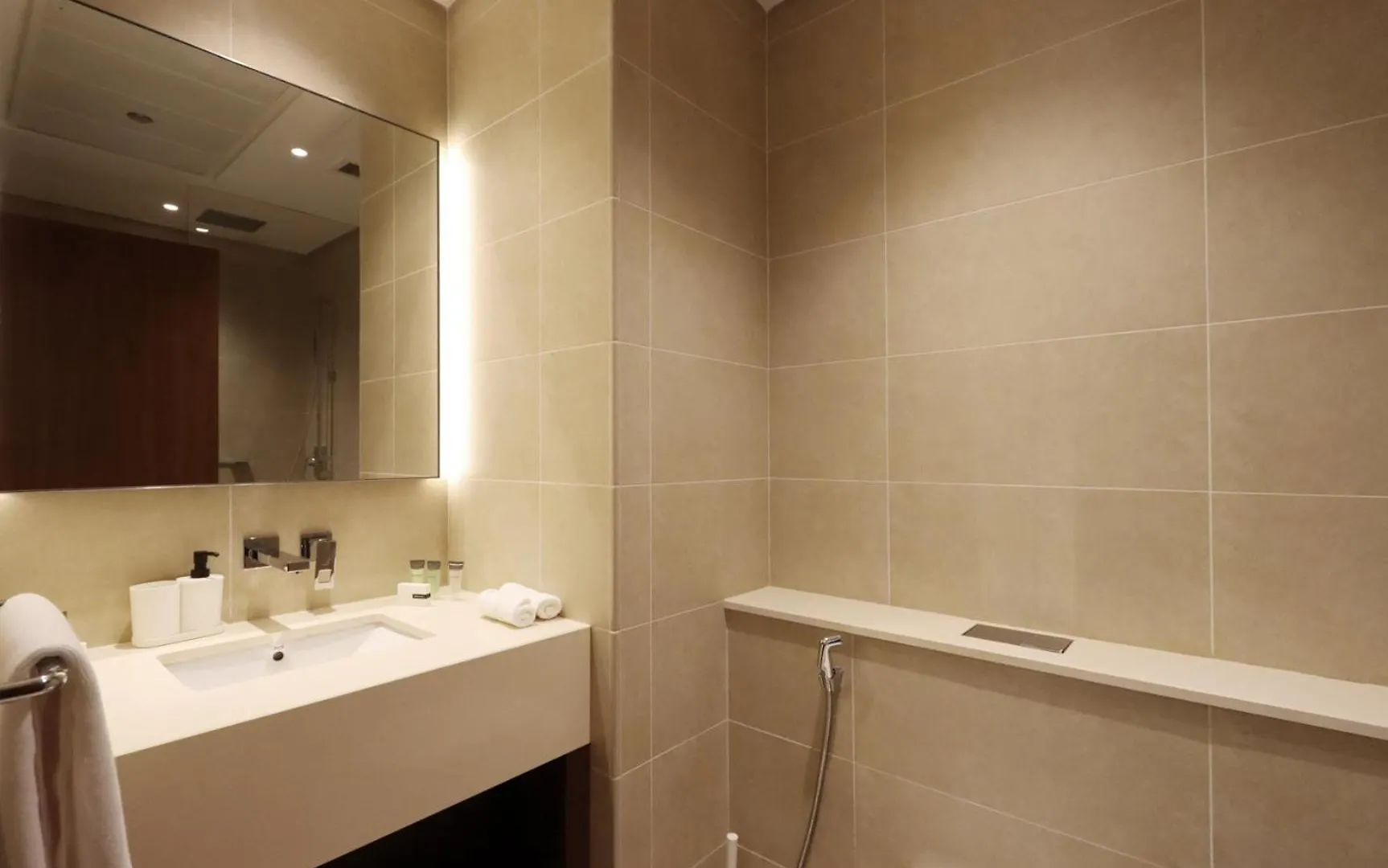 Luxury 2Br Waterfront Oasis In Marinagate - Livbnb Dubai