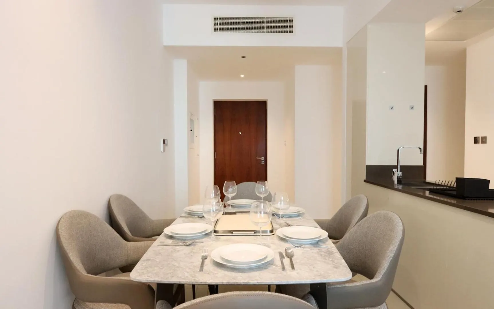 Luxury 2Br Waterfront Oasis In Marinagate - Livbnb Dubai